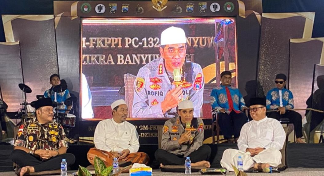 Blogger Polri : Merdunya Suara Kapolresta Banyuwangi Nembang Tradisional Campursari – TIMES Banyuwangi